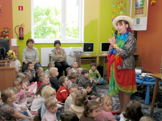 Ciotka Klotka w bibliotece - Zdjęcie główne