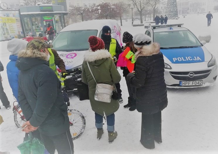 Kutnowscy policjanci rozdawali odblaski
