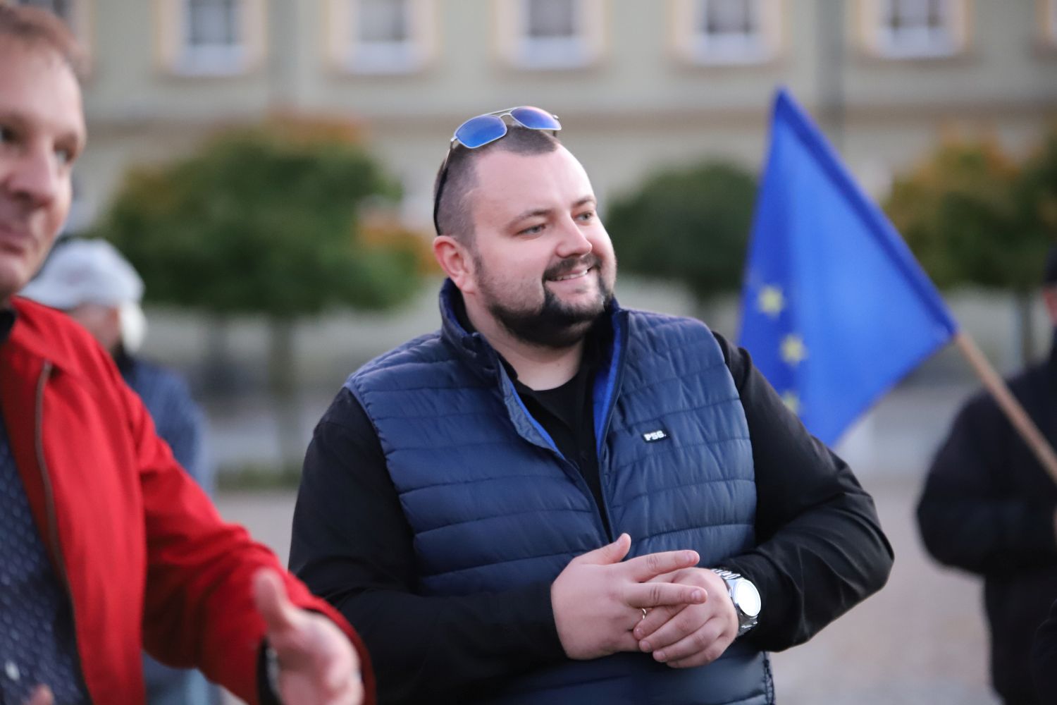 Protest „#Zostaję w Unii” w sercu Kutna. Kilkadziesiąt osób na Placu Piłsudskiego