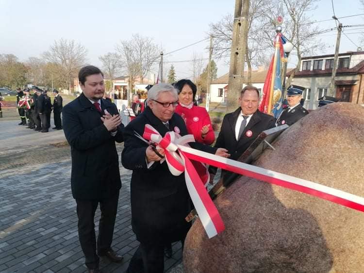 Patriotycznie w powiecie kutnowskim. Dąbrowice oddały cześć bohaterom