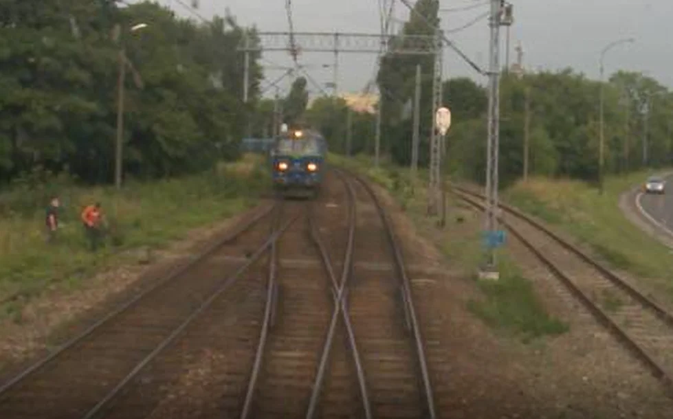 Było o krok od tragedii na torach. Maszynista ŁKA nagrodzony za szybką reakcję