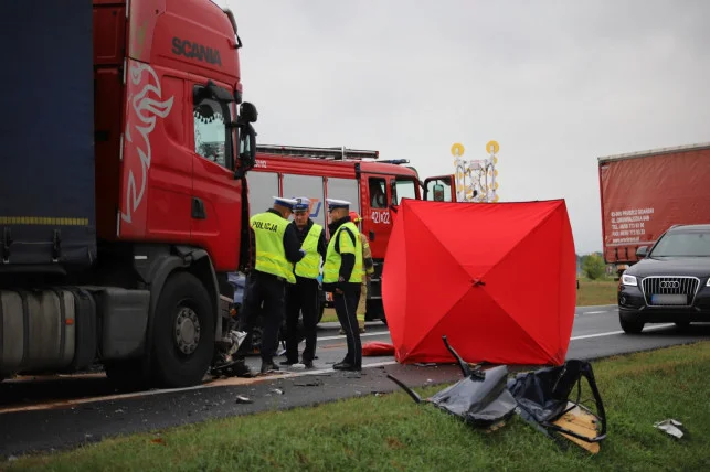 Tragiczny wypadek na DK 92 w Pomarzanach. Jedno z aut było niesprawne, diagnosta usłyszał zarzuty