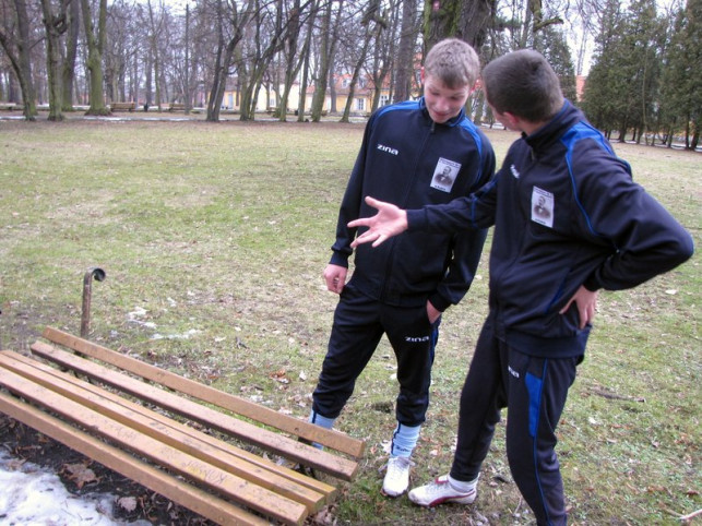 Hurtowa dewastacja - Zdjęcie główne