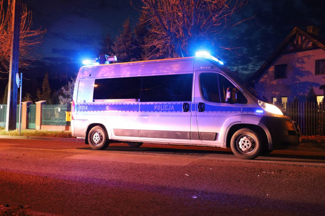 Kraksa w centrum. Na miejscu służby - Zdjęcie główne