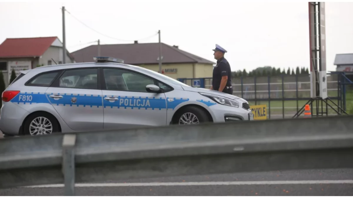 Spożywali alkohol w Parku Traugutta. Podczas legitymowania policja znalazła coś znacznie gorszego