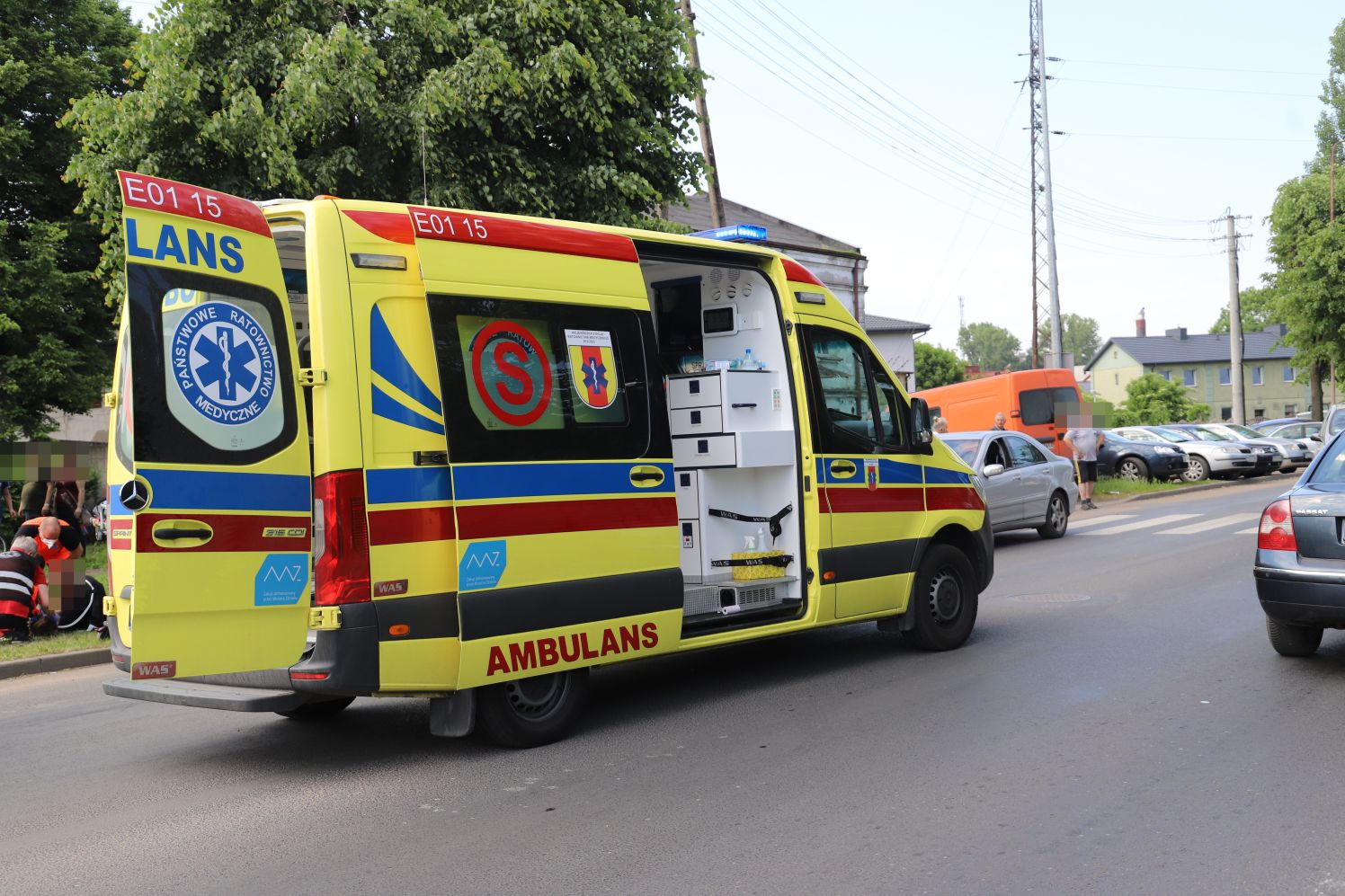 W Kutnie niedaleko targowicy samochód potrącił dziecko. Chłopiec został zabrany do szpitala