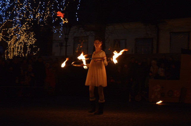 Fireproof: z ogniem pod choinkę - Zdjęcie główne