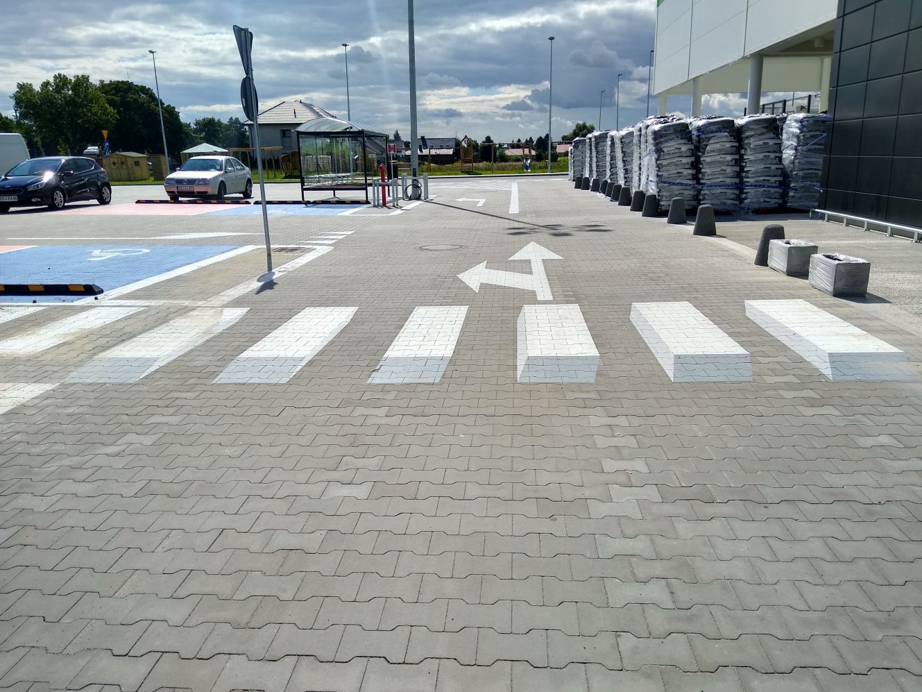 Ciekawostką jest, że przed marketem Leroy Merlin w Kutnie pojawiło się trójwymiarowe przejście dla pieszych