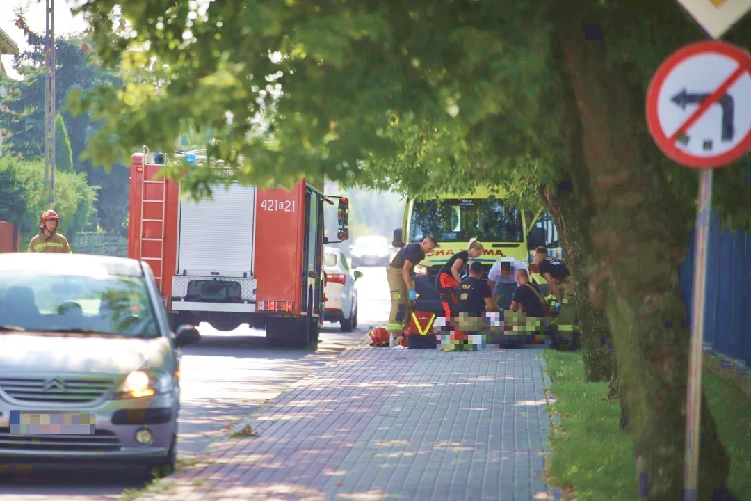 W Kutnie znów zabrakło karetek. Poszkodowanej osobie pomagali strażacy [ZDJĘCIA] - Zdjęcie główne