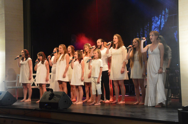 Przeboje Katarzyny Nosowskiej i grupy Hey rozbrzmiały w Centrum Teatru, Muzyki i Tańca - Zdjęcie główne