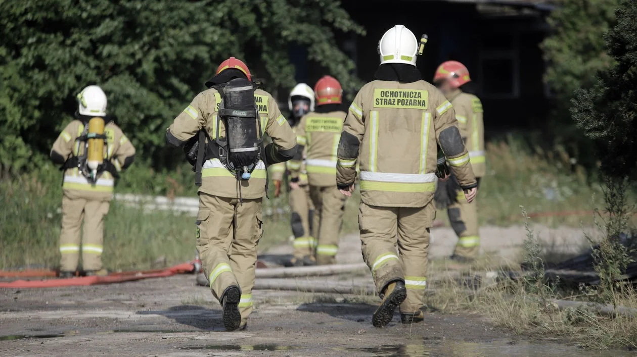 Pożar w szkole podstawowej. Zniszczona sala lekcyjna - Zdjęcie główne