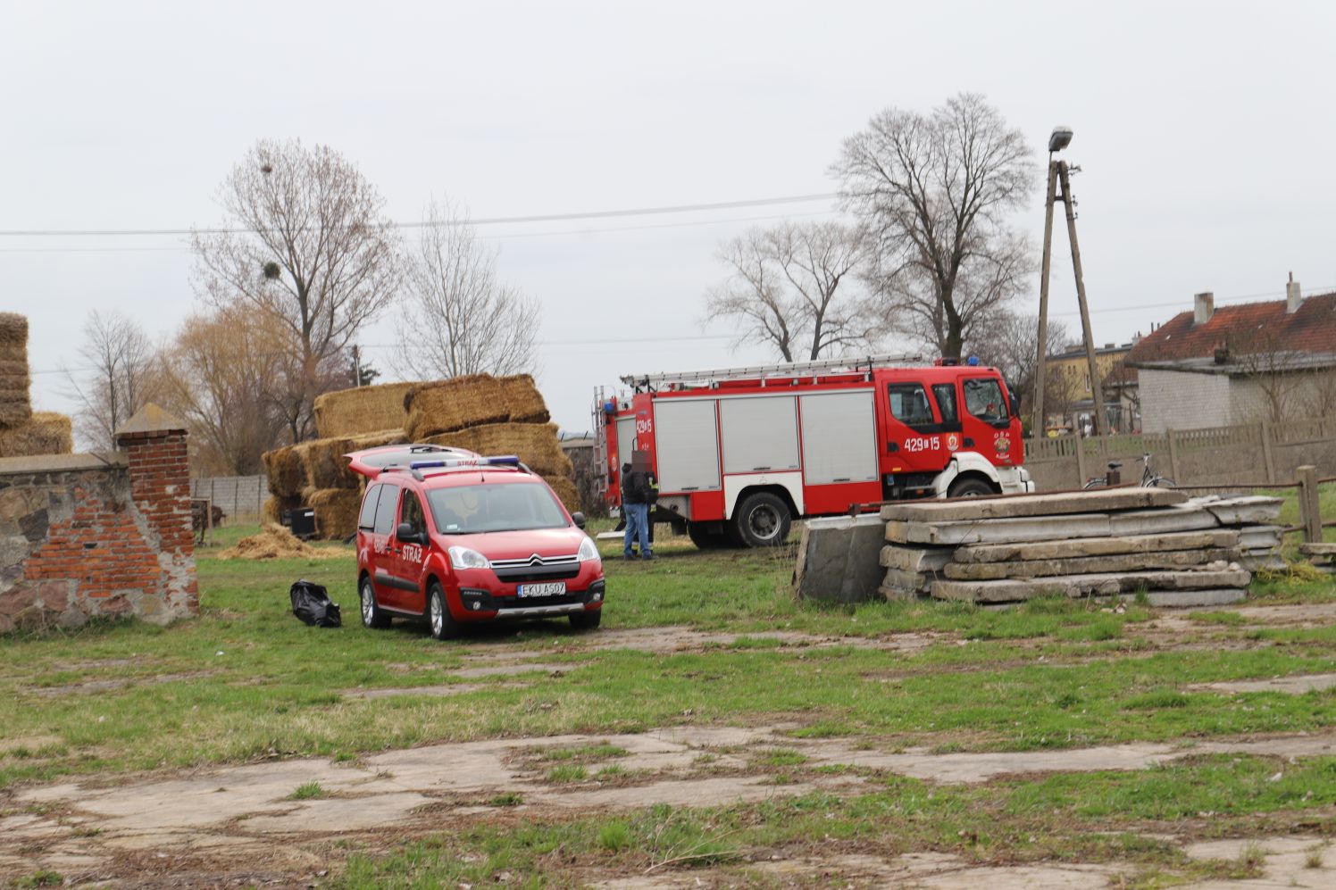 Akcja strażaków z powiatu kutnowskiego trwała 36 godzin. Do pożaru doszło w gm. Krośniewice