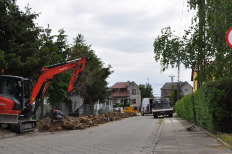 [FOTO] Pojawiły się pierwsze maszyny. W Żychlinie ruszyła wyczekiwana inwestycja  - Zdjęcie główne