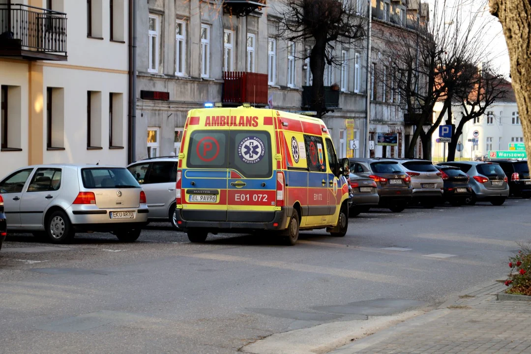 W centrum Kutna doszło do kolizji z udziałem karetki