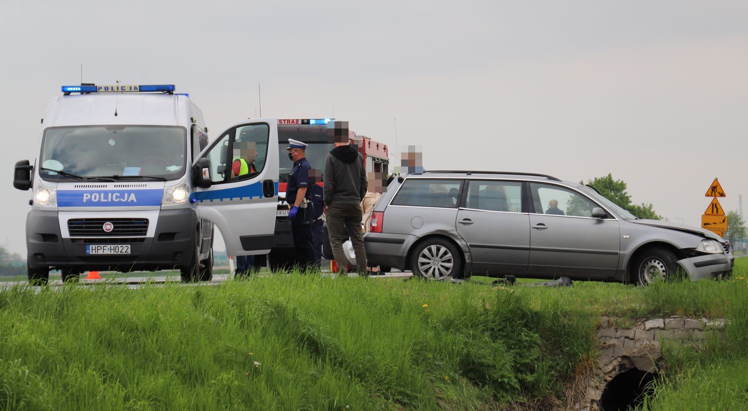 Na drodze krajowej pod Kutnem zderzyły się dwa samochody