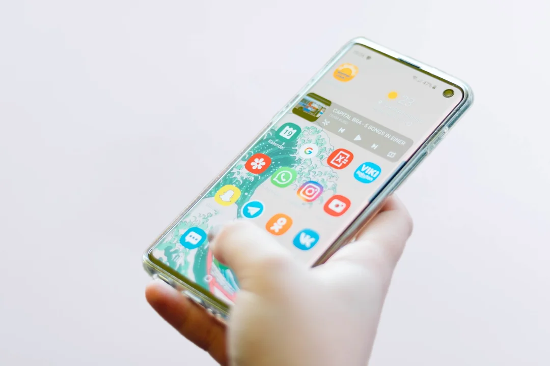 Czym różnią się wyświetlacze w Samsung Galaxy S10 a Samsung Galaxy A70? - Zdjęcie główne