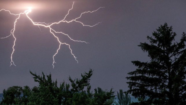 Kolejne burze dziś przed nami. Może też spaść grad - Zdjęcie główne