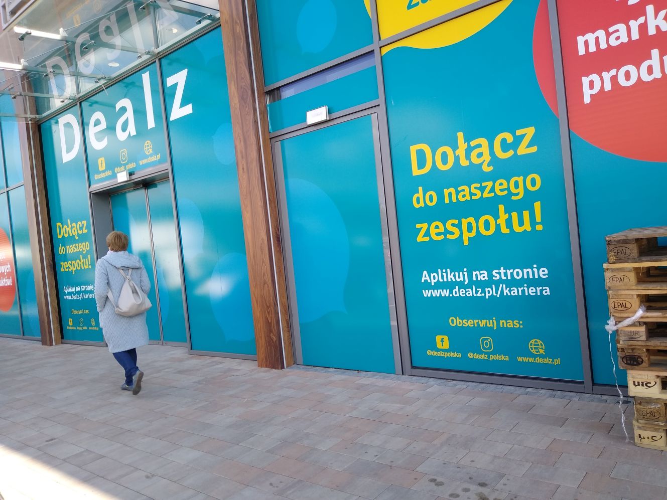 W pasażu S1 przy Żwirki i Wigury otworzy się nowy sklep Dealz