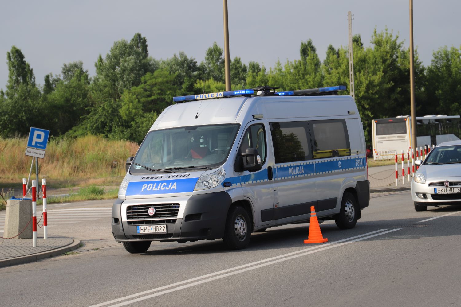 W Kutnie doszło do zderzenie skutera z osobówką. Jeden z kierowców był pijany