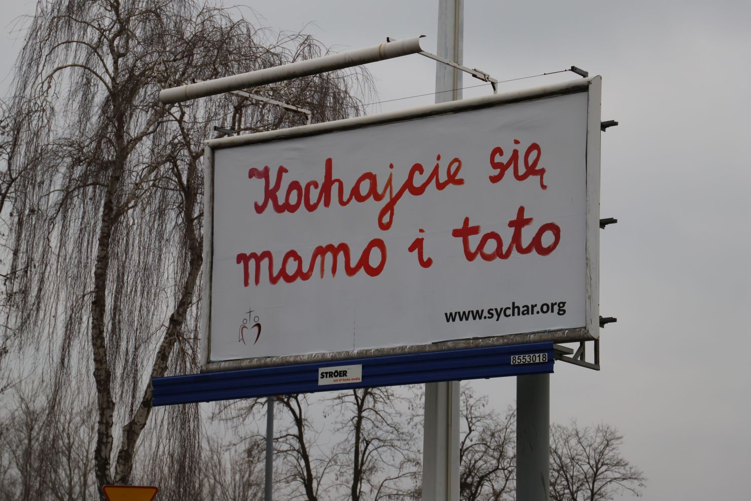 W Kutnie pojawił się bilbord z hasłem "Kochajcie się mamo i tato"