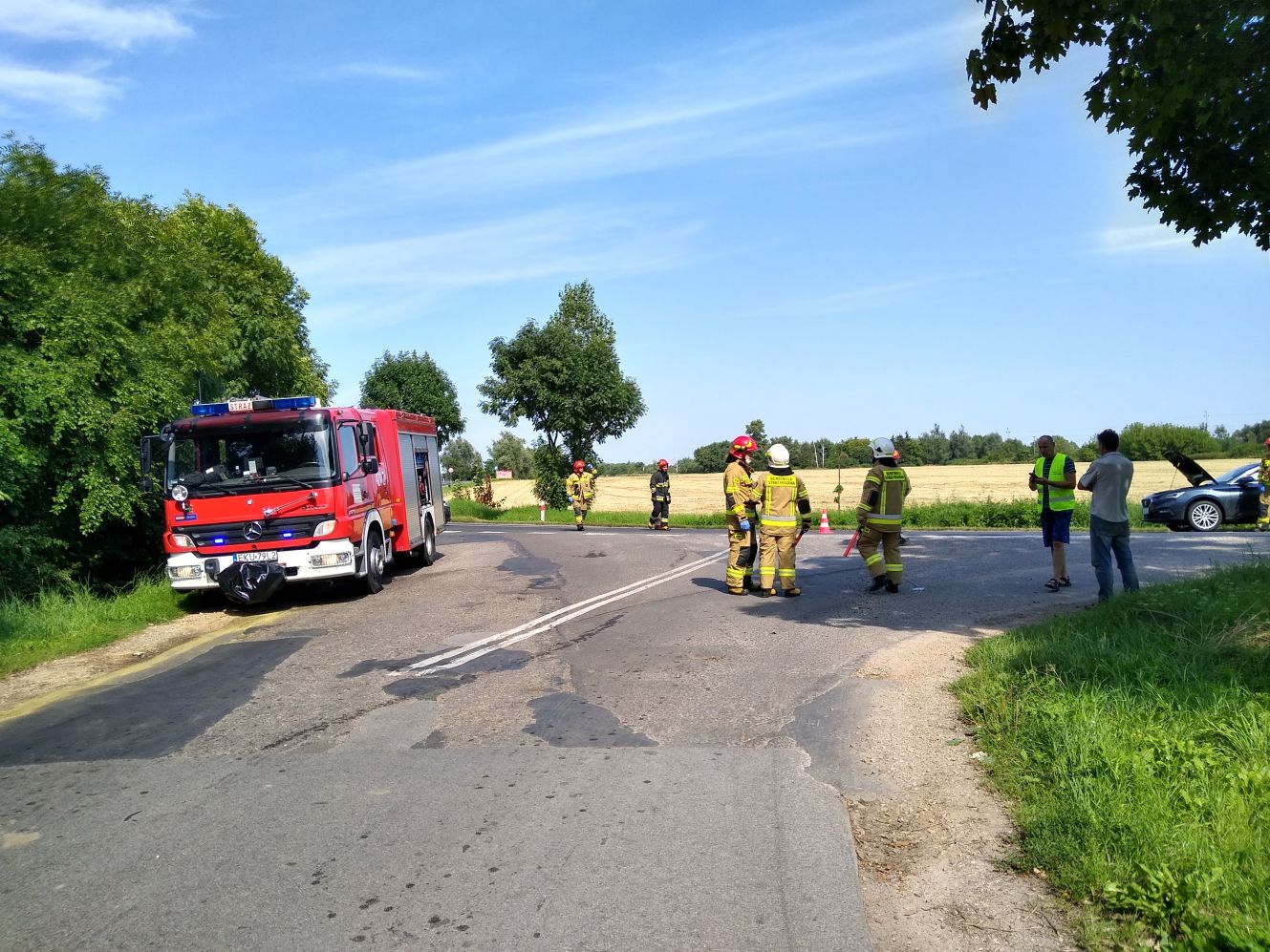 Pod Kutnem trwa akcja straży pożarnej, obecni są także policjanci