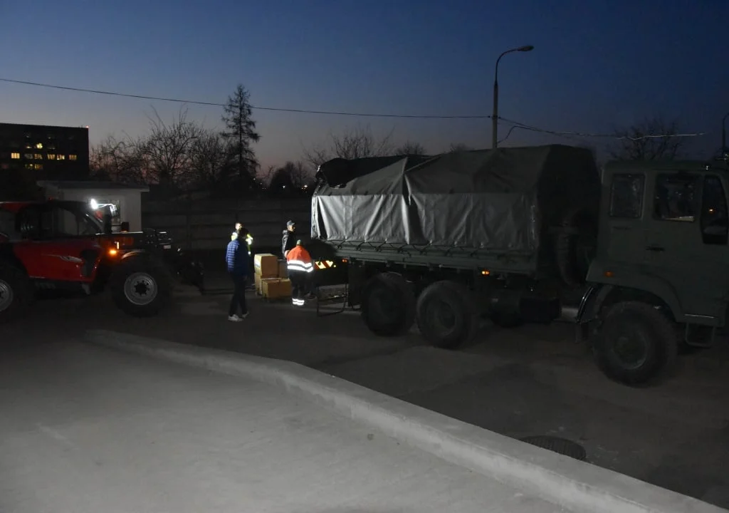 Starosta Daniel Kowalik odebrał wczoraj trzy transporty darów dla uchodźców przekazanych przez województwo łódzkie