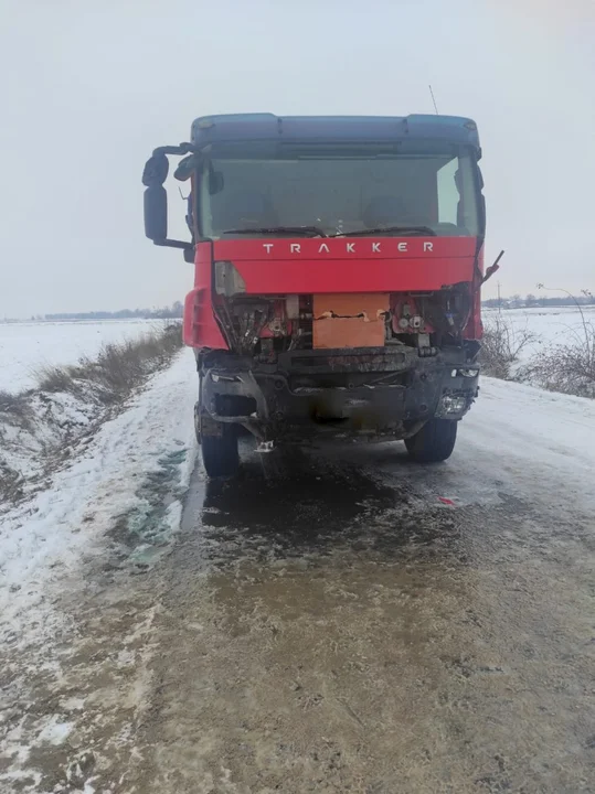 Tragiczny wypadek w miejscowości Kosino niedaleko Płocka. Na miejscu zginęły dwie osoby