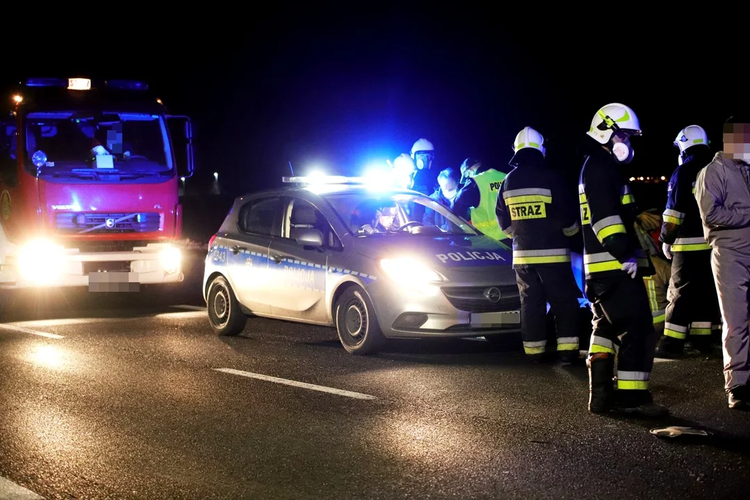 Zatrzymała się na autostradzie, bo chciała sprawdzić nawigację. Uderzył w nią inny samochód - Zdjęcie główne