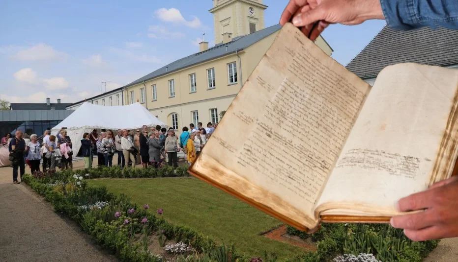 Historyczne rękopisy i kamienne tablice w Kutnie! To wspólna akcja muzeum i kościoła - Zdjęcie główne