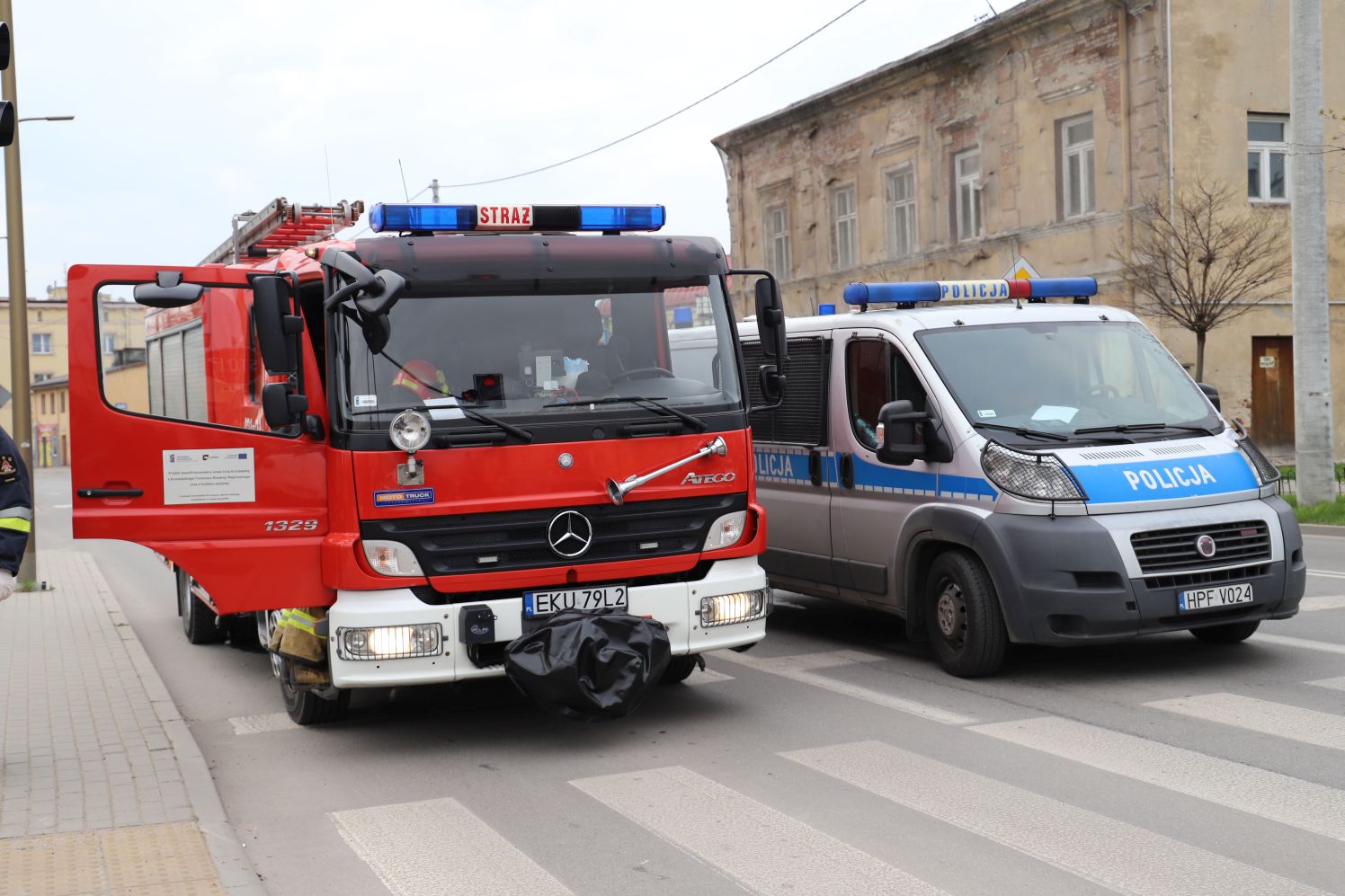 W centrum Kutna doszło do kraksy z udziałem kilku samochodów