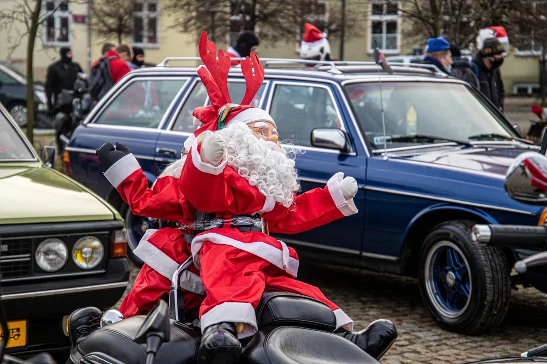 Kutnowscy Moto Mikołaje wyruszyli w paradę po Kutnie. Wkrótce dotrą na Plac Wolności