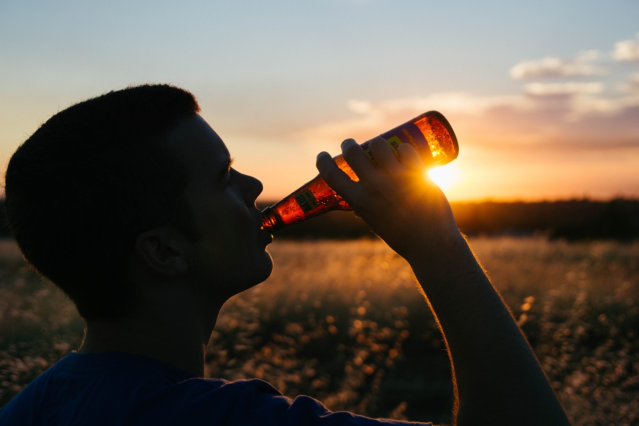 Wydajemy coraz więcej na alkohol i papierosy. Ile dokładnie? - Zdjęcie główne