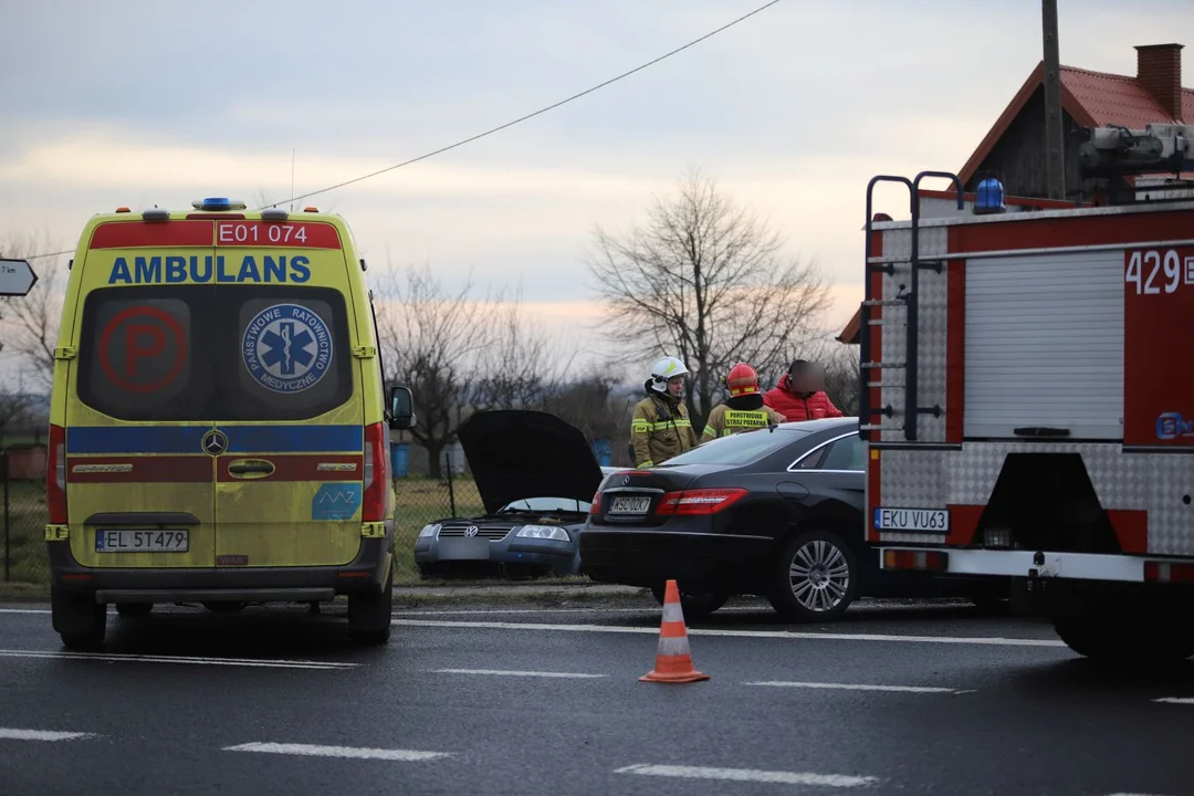 Wypadek na DK 92 w gminie Bedlno. Zderzyły się dwie osobówki