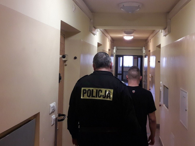 Po sylwestrze skakał po samochodach - Zdjęcie główne
