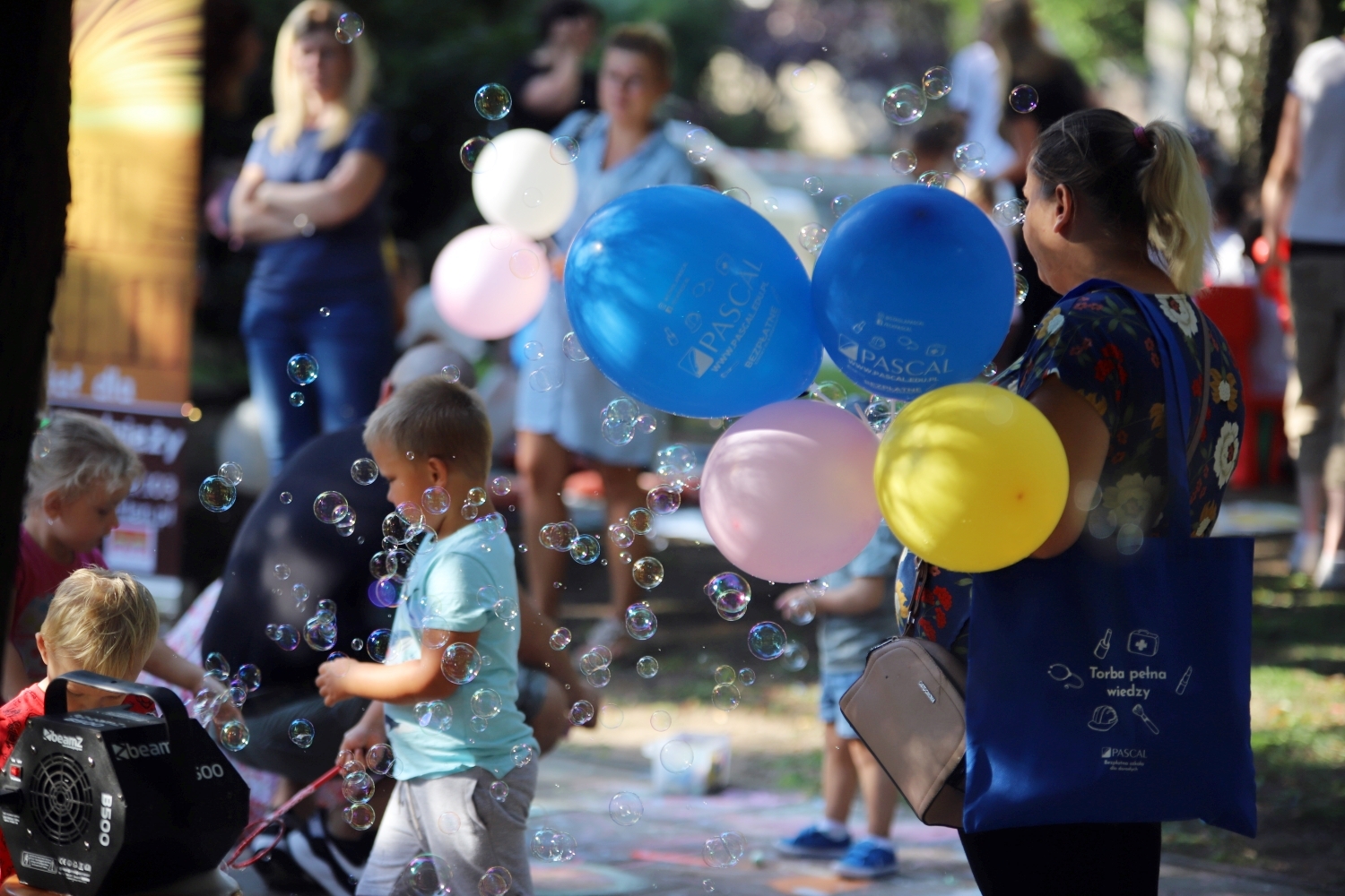 Piknik rodzinny odbył się pod kutnowską biblioteka w parku Traugutta