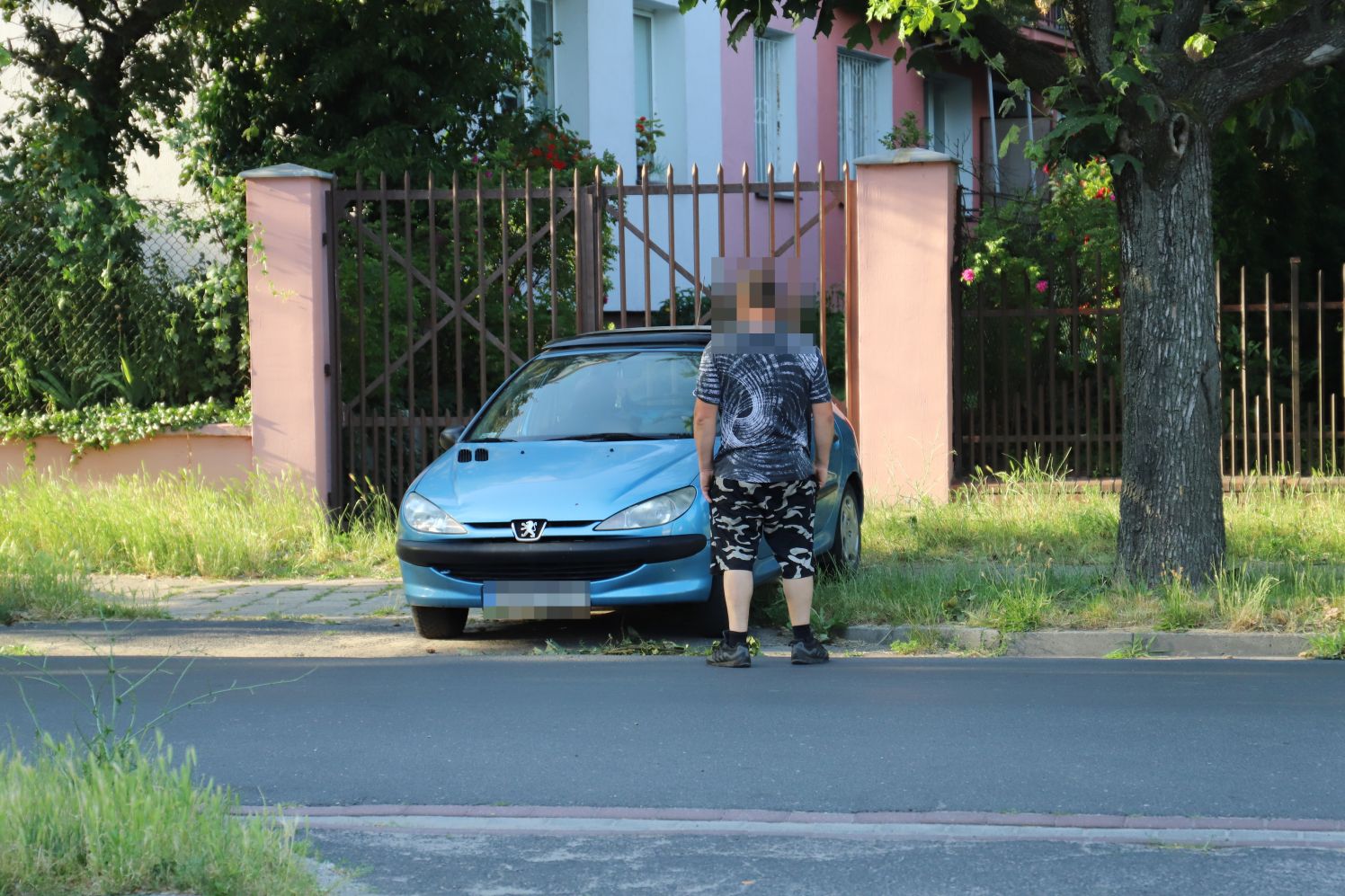 Na Staszica w Kutnie samochód osobowy zderzył się ze skuterem