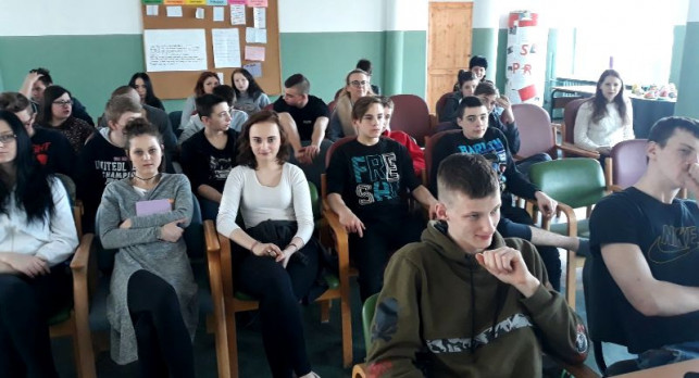 "Melanż. Oczekiwania vs. rzeczywistość" w żychlińskim "DoMOStwie" - Zdjęcie główne