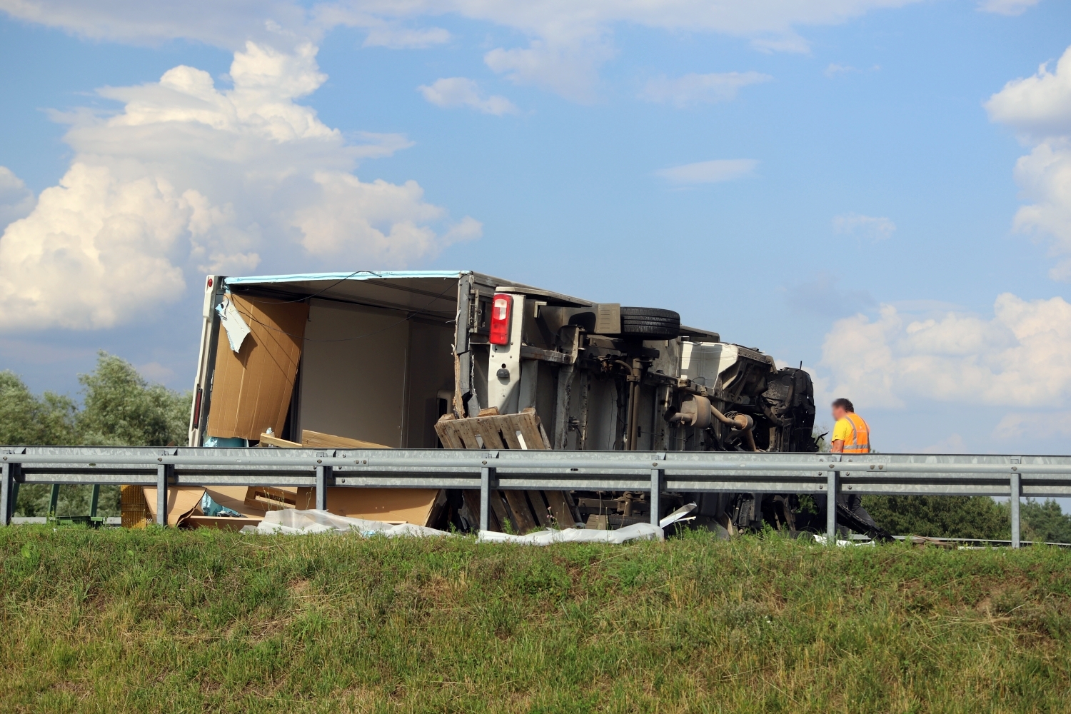 Na autostradzie autokar zderzył się z ciężarówką