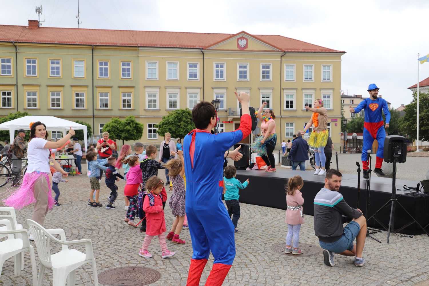 Tańce, zabawy i prezenty – trwa chrześcijański piknik rodzinny w centrum Kutna 