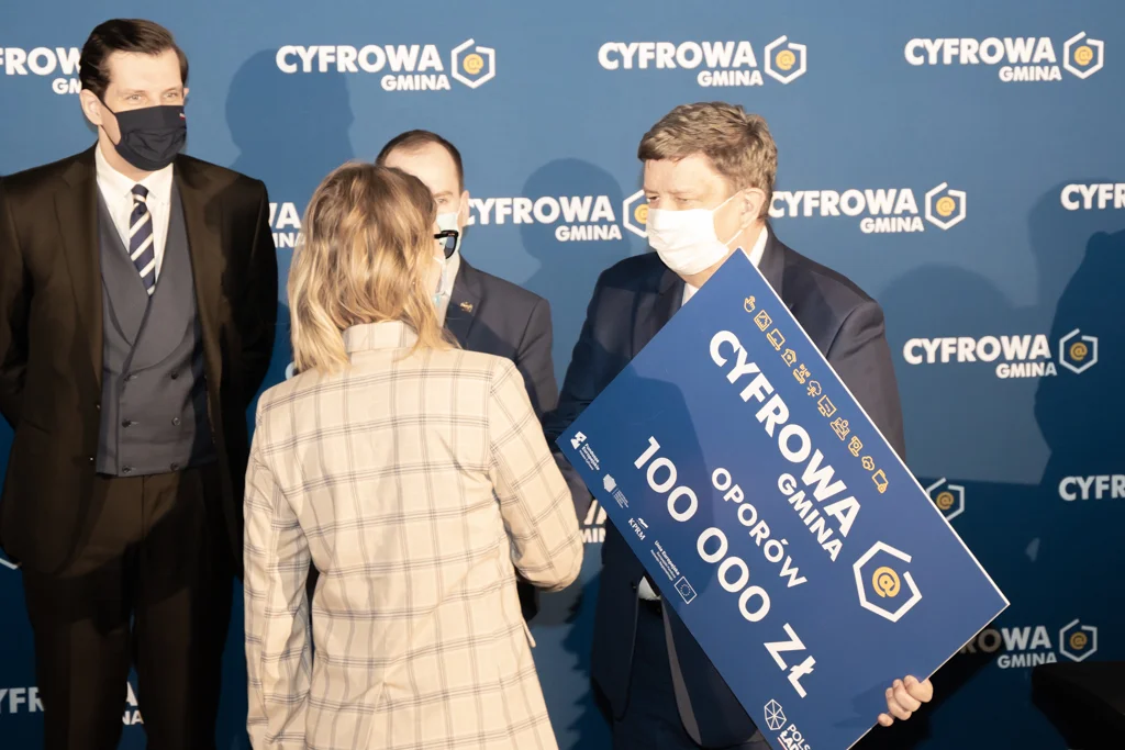 Projekt "Cyfrowa gmina" - gminy z powiatu kutnowskiego z dużym dofinansowaniem