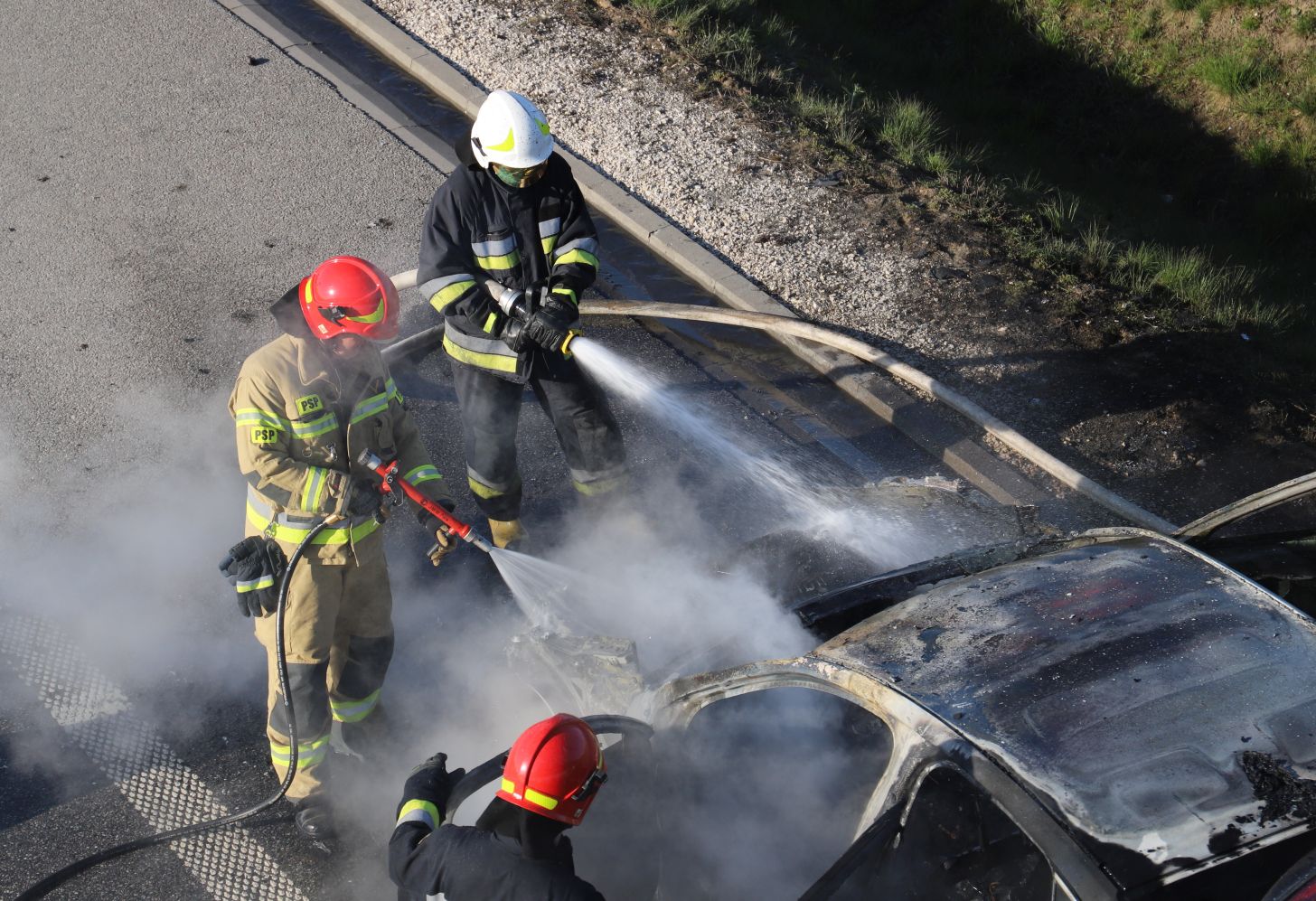 Na autostradzie pod Kutnem spłonął samochód osobowy