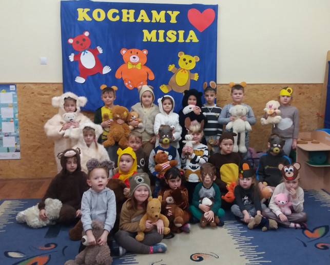 Dzieciaki kochają pluszaki - Zdjęcie główne