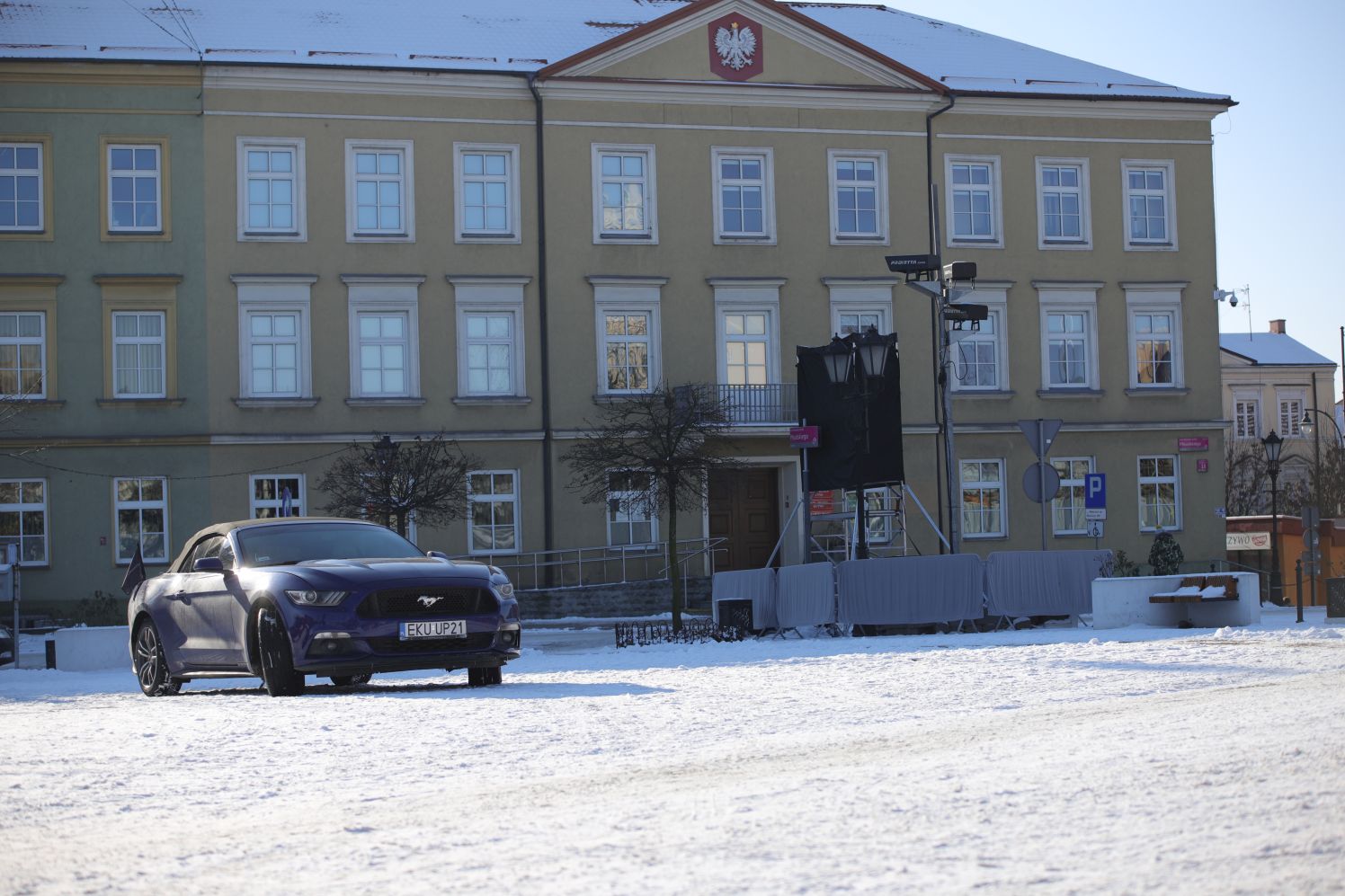 W centrum Kutna zaroiło się od samochodów