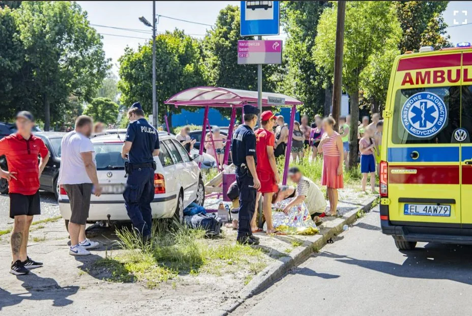 Potrącenie dzieci przy basenie miejskim. Na pomoc ruszyli ratownicy MOSiR-u [FOTO] - Zdjęcie główne