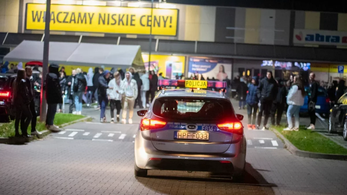 Policja na zlocie pasjonatów motoryzacji. Niektórzy zostali ukarani - Zdjęcie główne