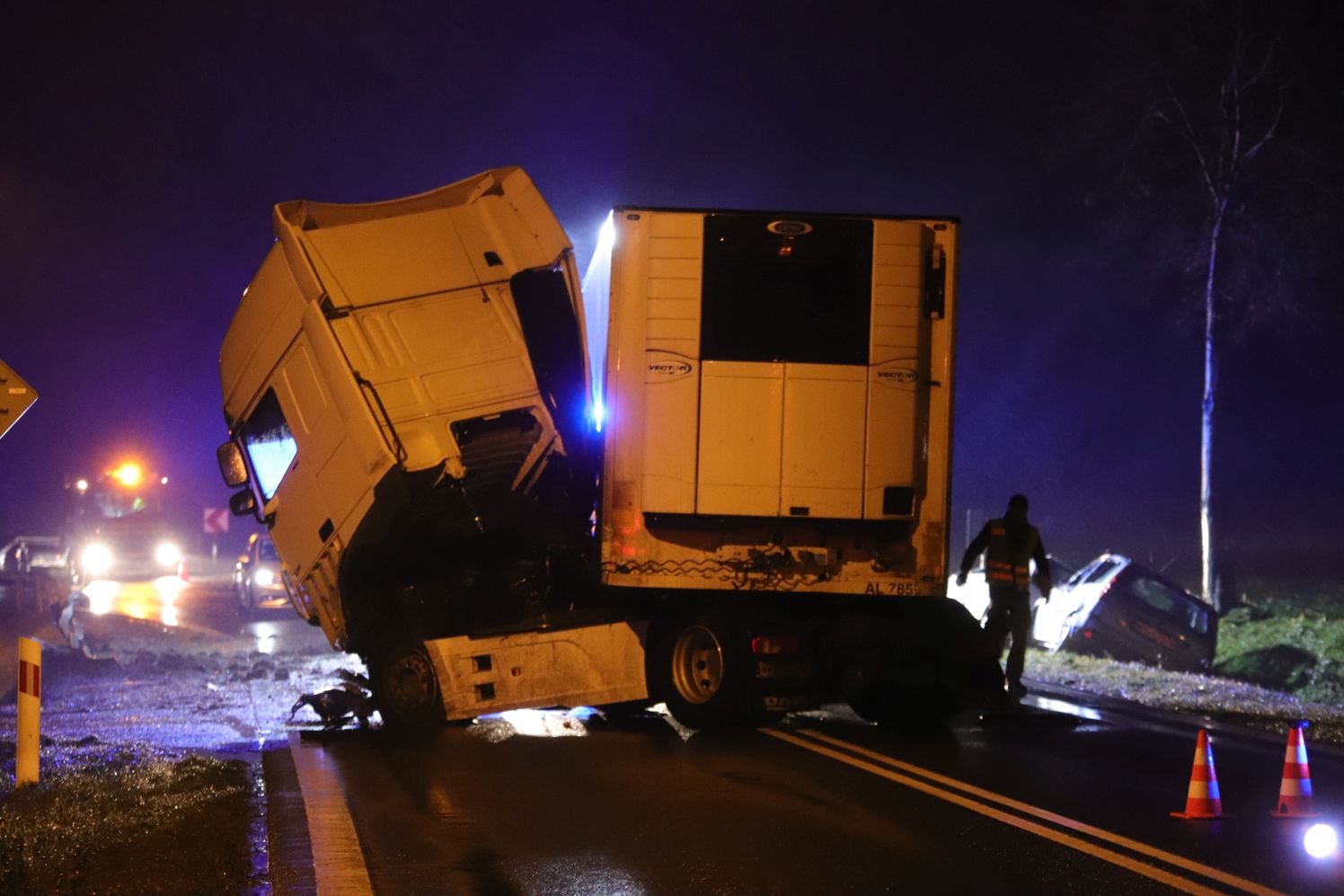 Sprawcą wypadku między Kutnem a Gostyninem okazał się kierowca ciężarówki