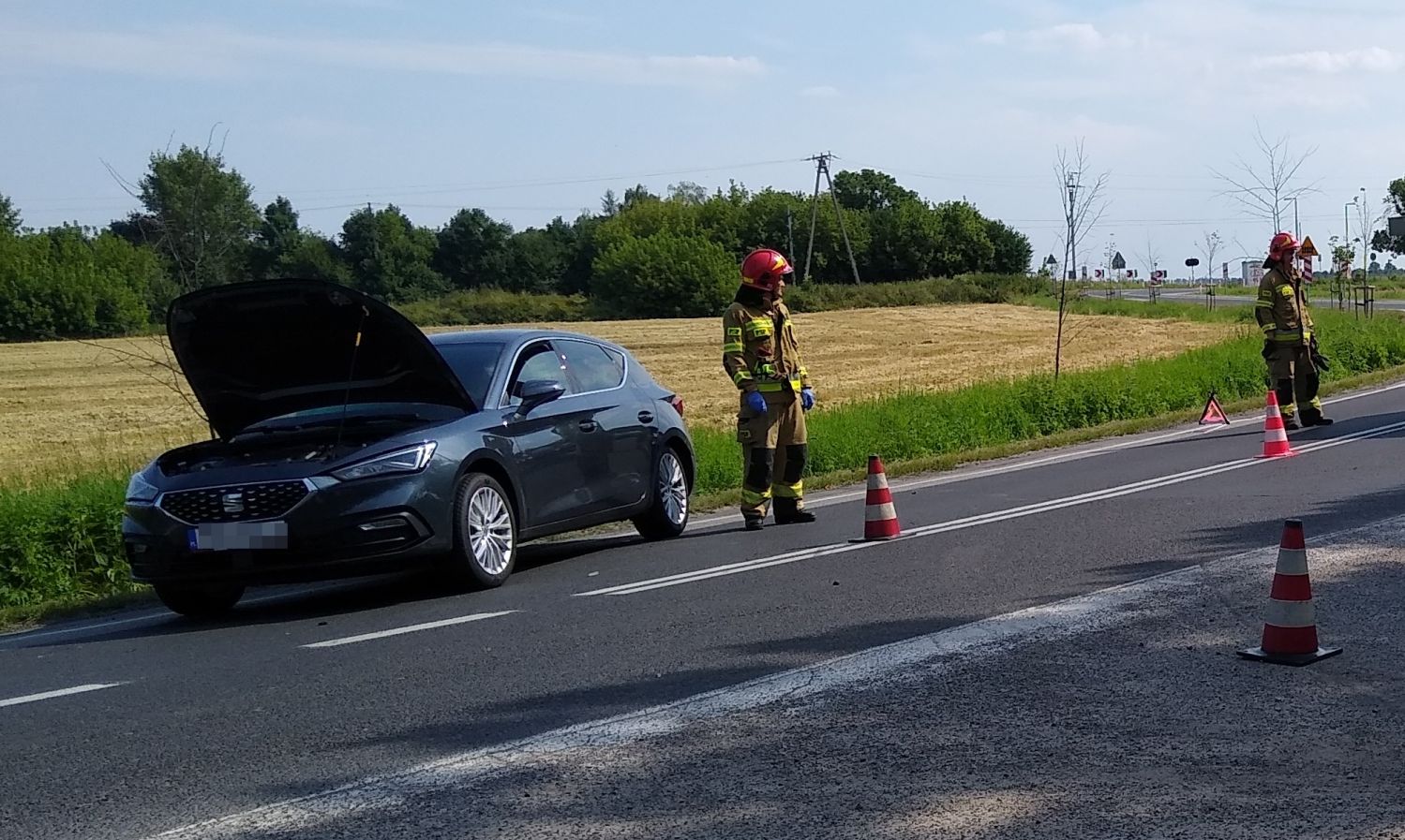 Pod Kutnem trwa akcja straży pożarnej, obecni są także policjanci