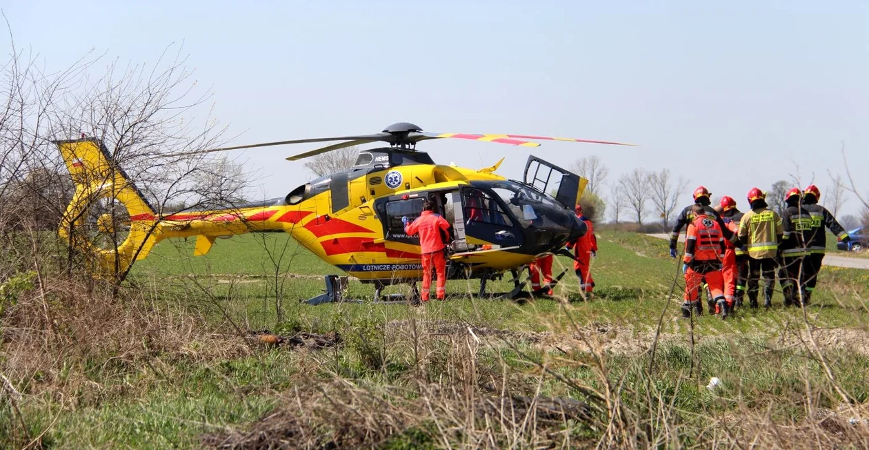 Wypadek w zakładzie pracy. Kobieta przejechana przez wózek widłowy, lądował śmigłowiec pogotowia - Zdjęcie główne