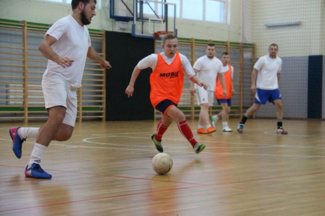 [ZDJĘCIA] II liga: Zacięty mecz Starego Łąkoszyna, 1,5 L/G wykorzystuje pauzę Lombardu - Zdjęcie główne