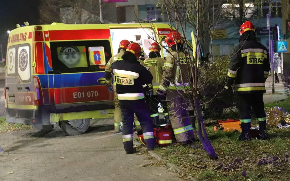 Płonące mieszkanie w Kutnie. Strażacy znaleźli w nim kobietę - Zdjęcie główne